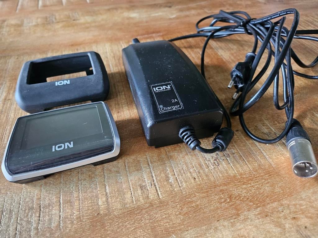 ION display en lader voor e-bike, Fietsen en Brommers, Fietsaccessoires | Fietsaccu's, Ophalen, Gebruikt