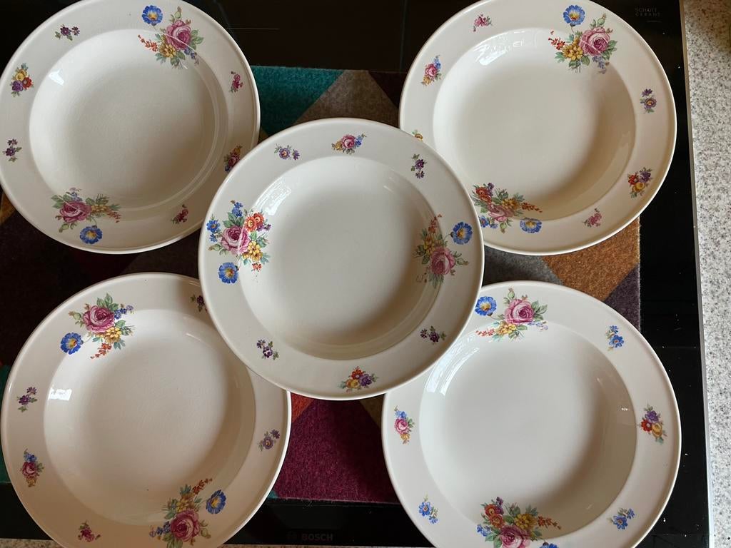 5 Maastricht Regout brocante bloemetjes diepe borden, Ophalen of Verzenden