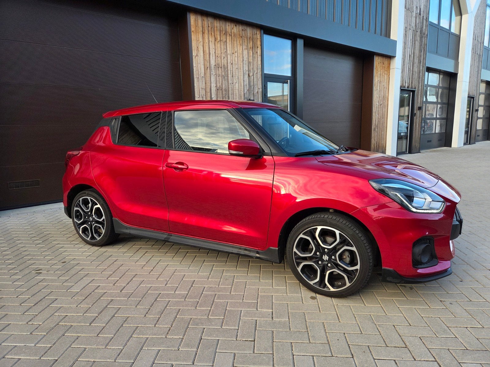 Suzuki Swift 1.4 Boosterjet 129pk Smart Hybrid 2020 27300 KM, Dealer onderhouden, Stof, Zwart, 4 cilinders