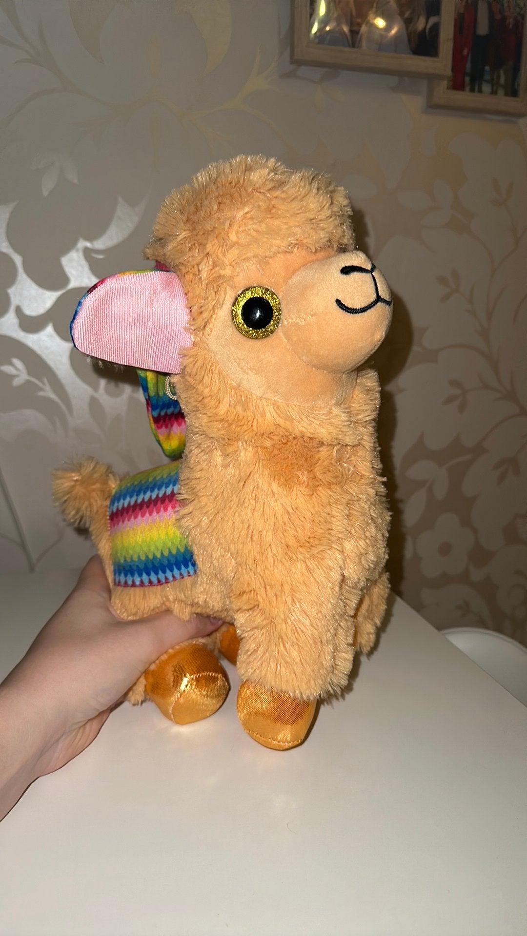 Alpaca knuffel met regenboog kleurtjes, Ophalen of Verzenden, Zo goed als nieuw, Overige typen