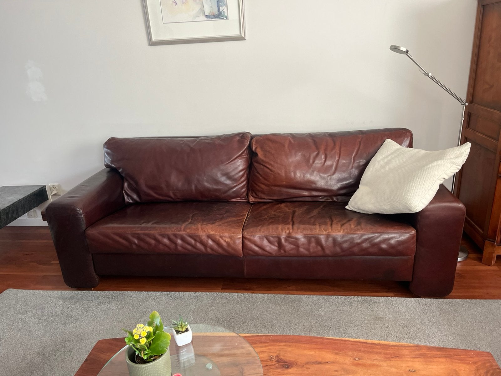 bruin ledere bank., Huis en Inrichting, Banken | Bankstellen, Ophalen, Gebruikt, Tweepersoons, 75 tot 100 cm
