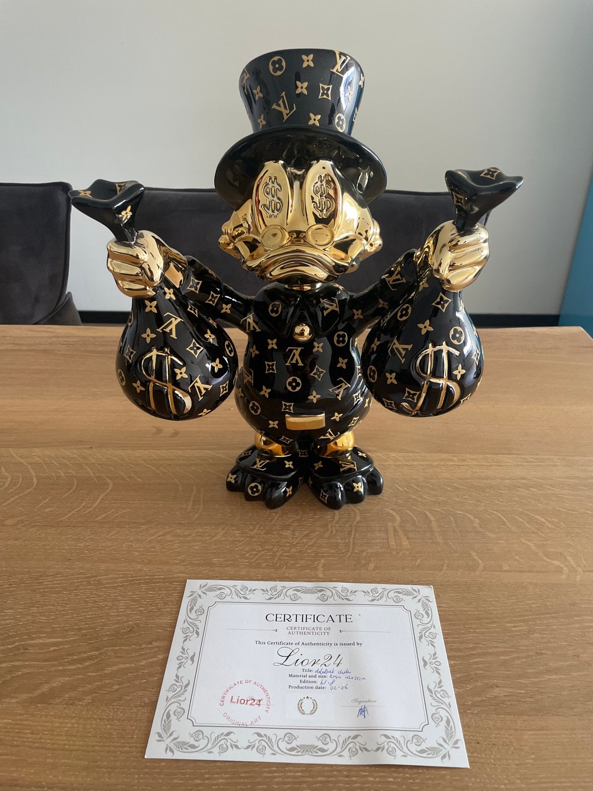 Lior24 Dagobert Duck Beeld - Zwart/Goud Louis Vuitton Stijl, Antiek en Kunst, Overige onderwerpen, Kunststof, Ophalen of Verzenden