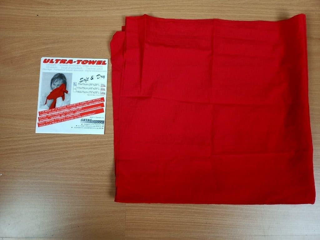 Rode traveltowel / ultra towel / reis handdoek 75 x 75 cm, Ophalen of Verzenden, Zo goed als nieuw