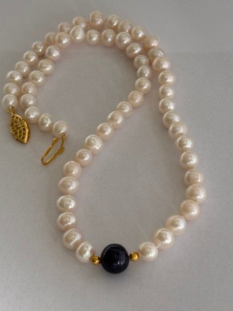 Bloedmooie Parel Ketting Witte en Zwarte parels, Ophalen of Verzenden, Nieuw, Wit, Goud