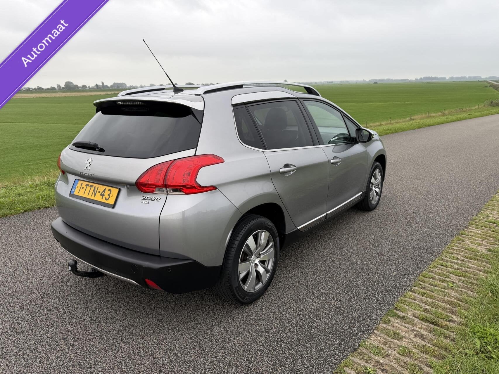 Peugeot 2008 1.2 VTi Allure Pack Premium Plus AUTOMAAT, PANO, Auto's, Peugeot, Euro 5, 450 kg, 1199 cc, Met garantie (alle)