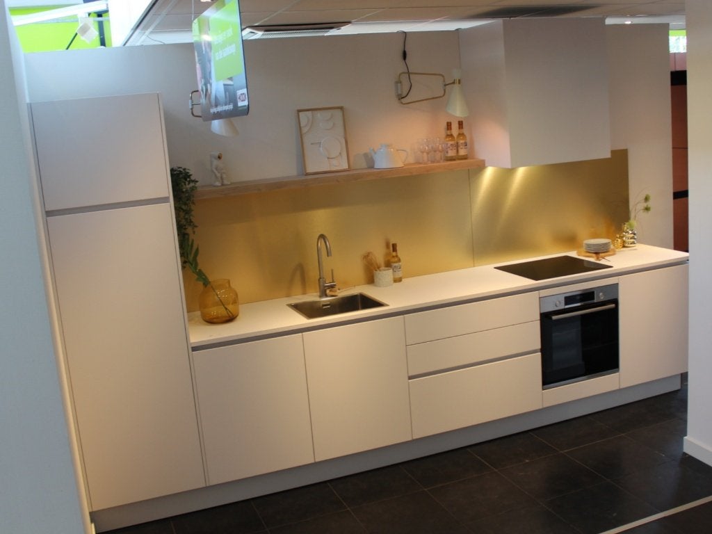 Foto 2 van HU21 Moderne greeploze designkeuken - greeploos