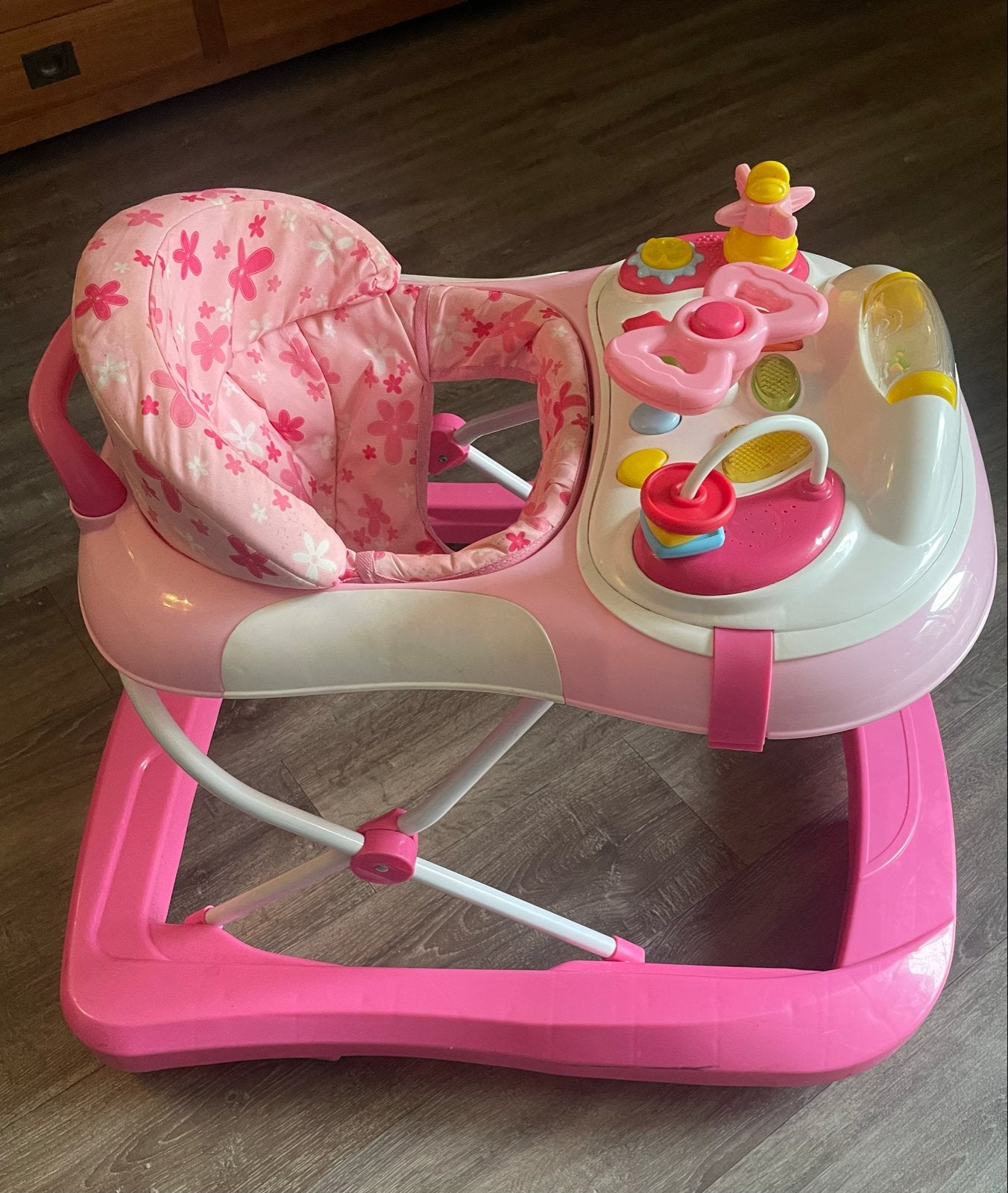 Loopstoel Qute - Roze met speelblad, Ophalen, Gebruikt