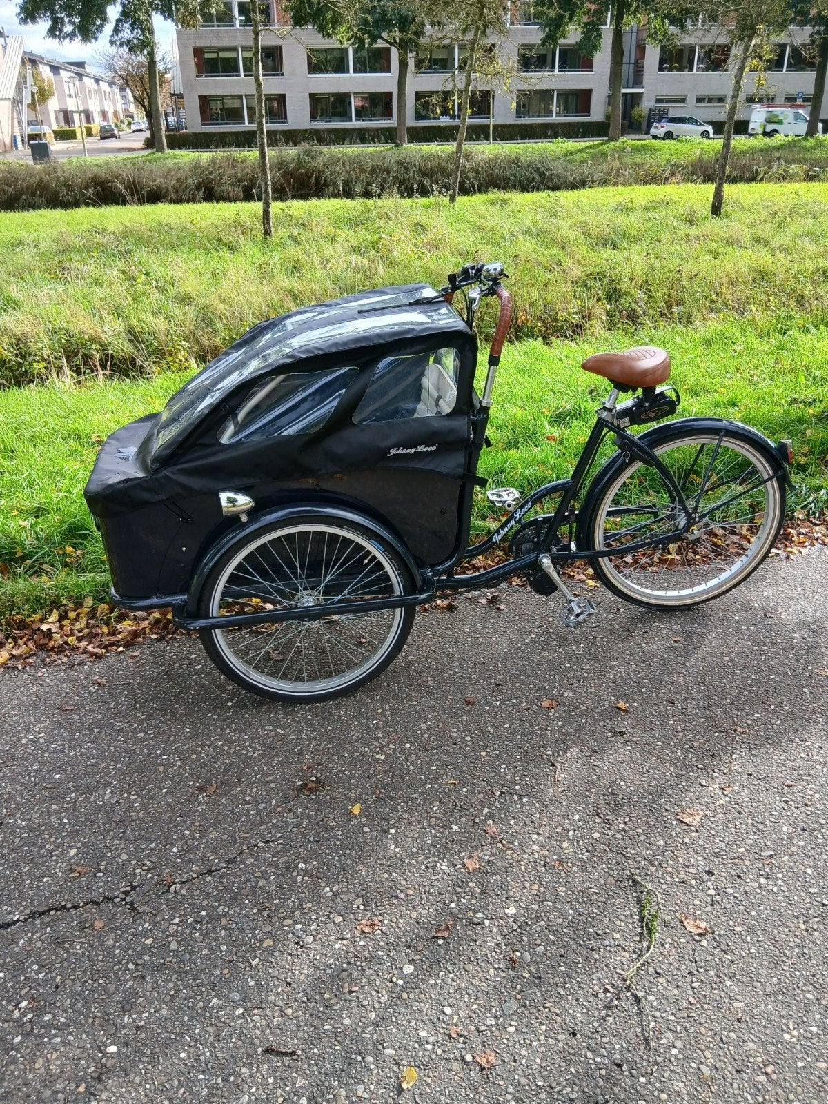 nette Johnny loco elektrische bakfiets met huif, Ophalen, Huif, Zo goed als nieuw, 2 kinderen