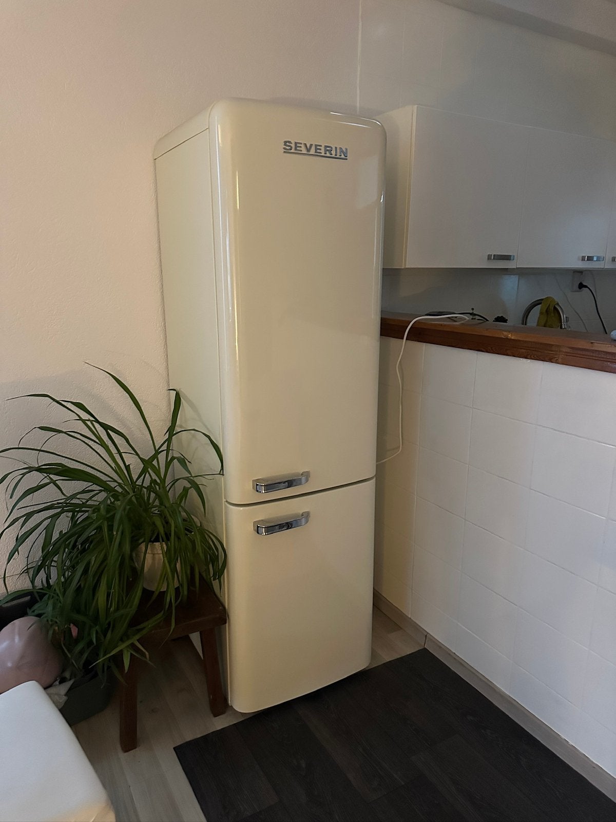 Severin RKG 8919 Retro Koel-vriescombinatie - Crème, Ophalen, Gebruikt, 200 liter of meer, Met aparte vriezer