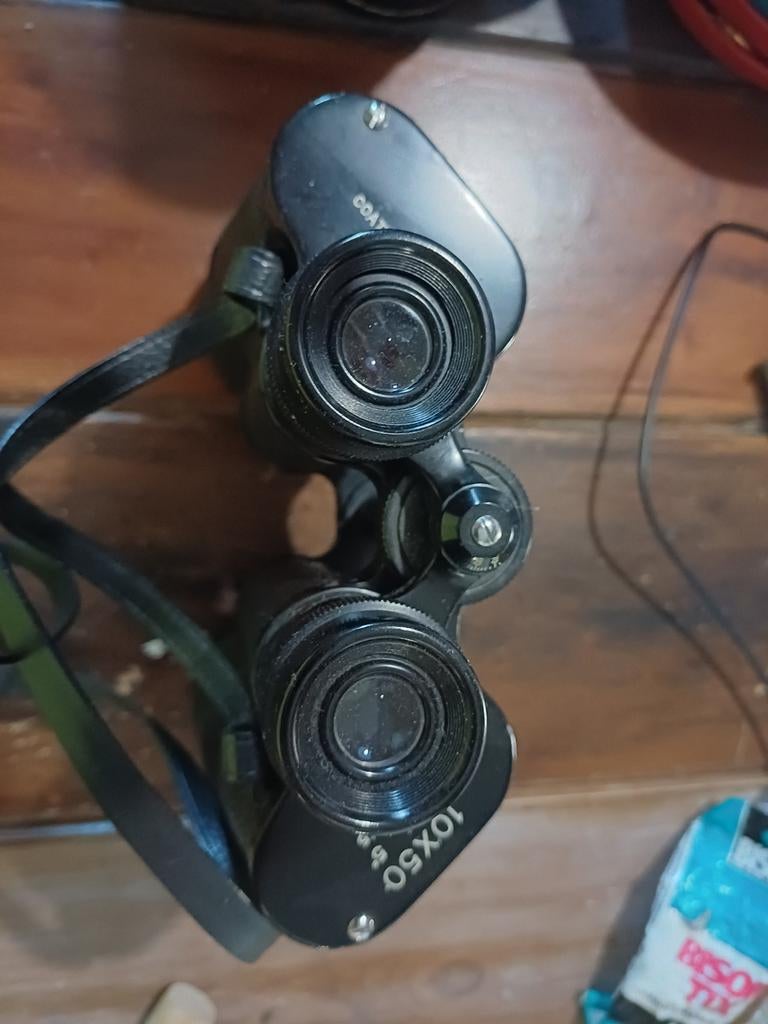 Antieke verrekijker 10x50 met leren hoes, Ophalen, Gebruikt, Porro (met knik), 8 tot 12x