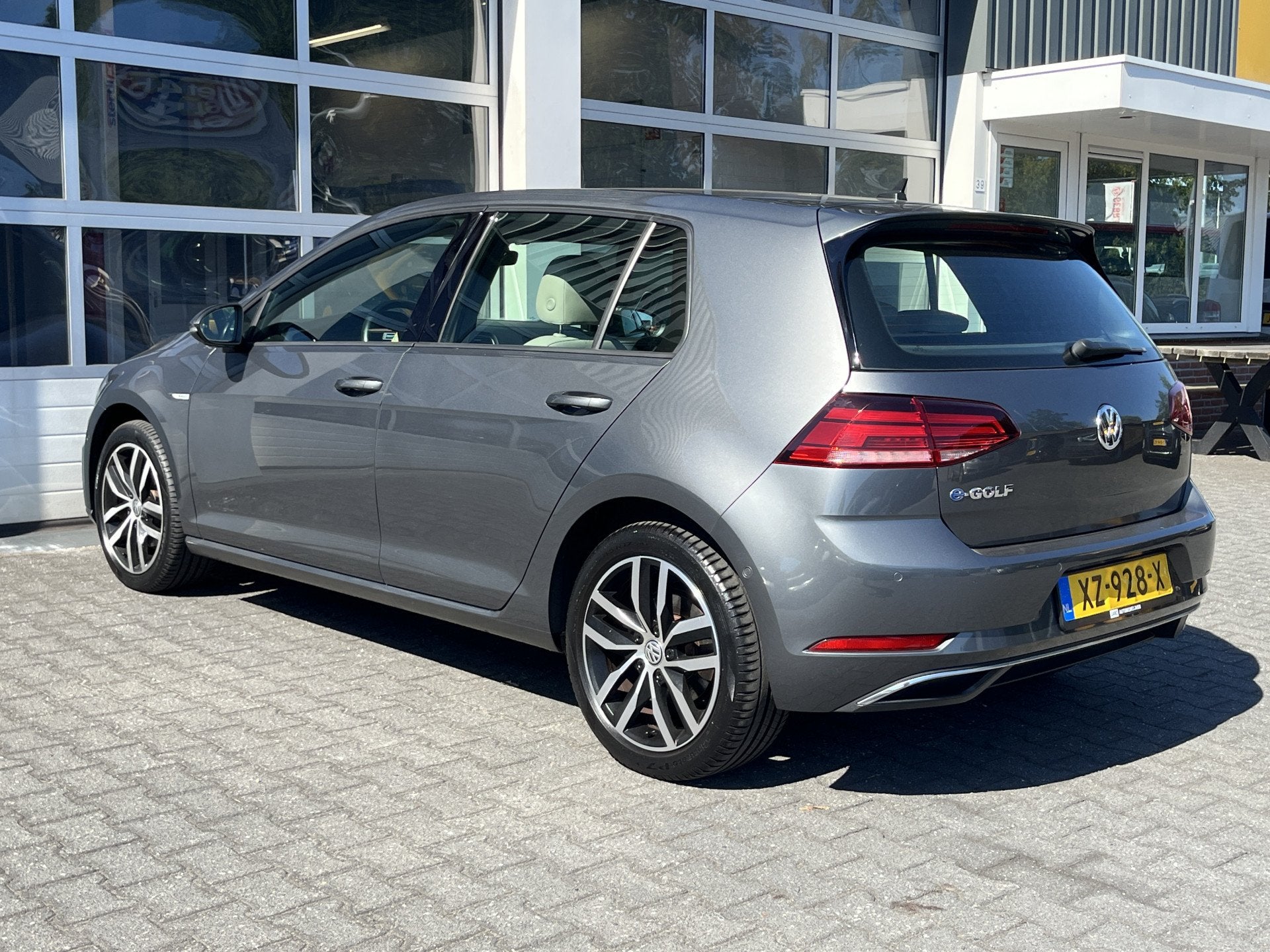 Volkswagen e-Golf 100% Elektrisch Airco Cruise controle Virt, 136 pk, Gebruikt, Beige, Leder en Stof