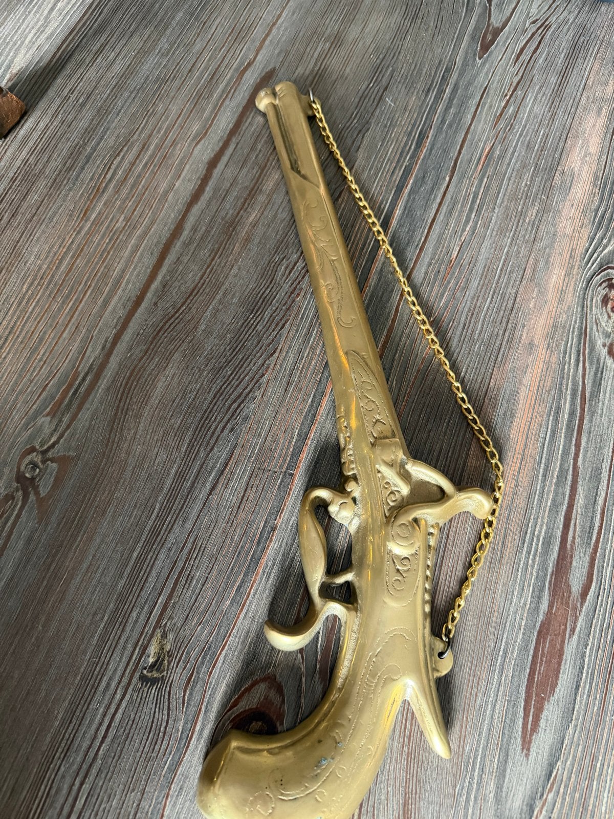 Decoratieve messing pistool wandhanger, Ophalen of Verzenden