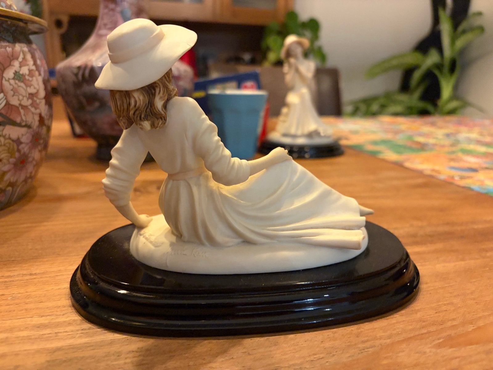 Beeldje The Leonardo Collection Vrouw met Hoed, Verzamelen, Beelden en Beeldjes, Ophalen, Zo goed als nieuw, Mens