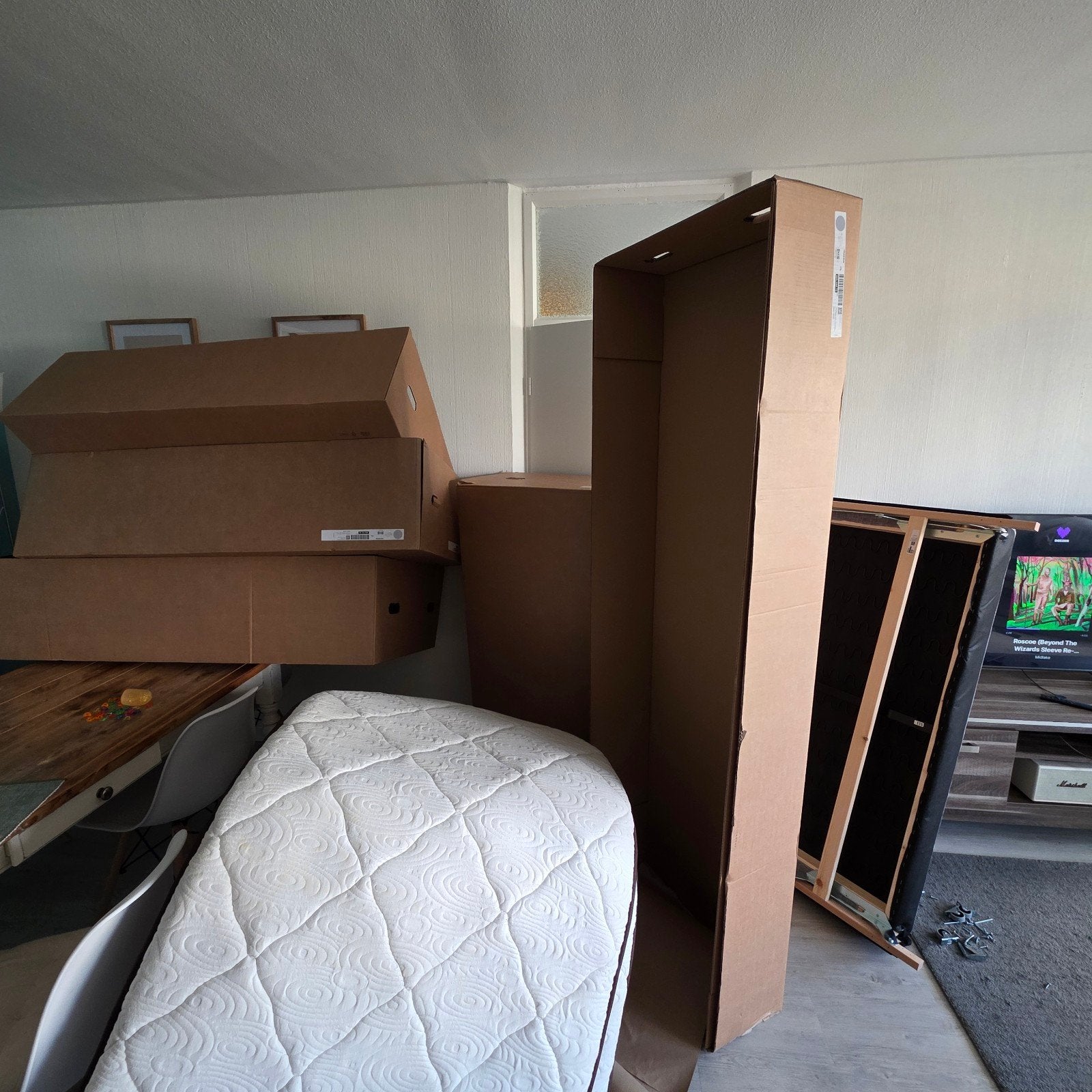 Grote kartonnen dozen voor verhuizing of opslag, Ophalen