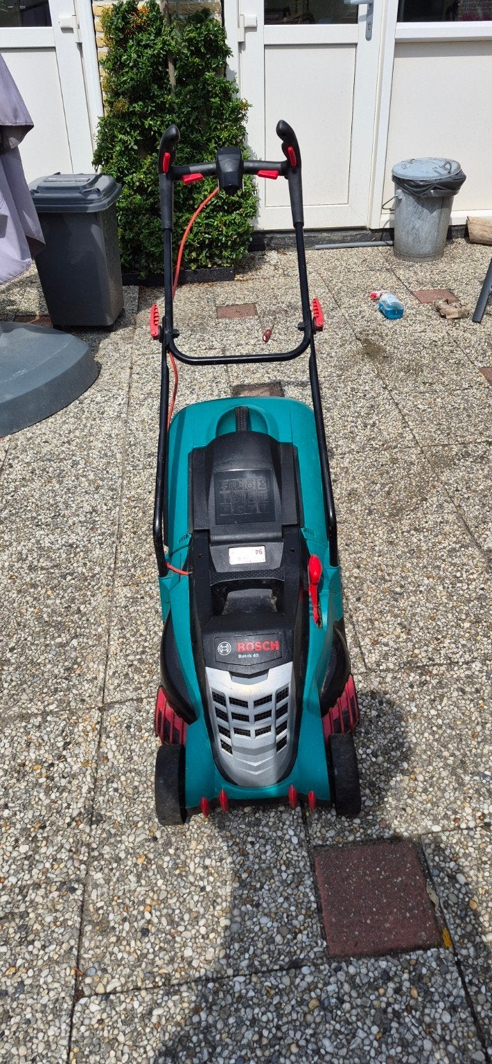 Foto 2 van Bosch Rotak 40 elektrische grasmaaier - Zo goed als nieuw