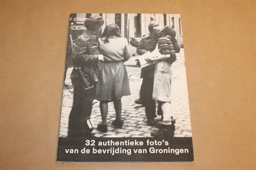 32 Authentieke Foto\'s van de Bevrijding van Groningen, Boeken, Ophalen of Verzenden, Gelezen