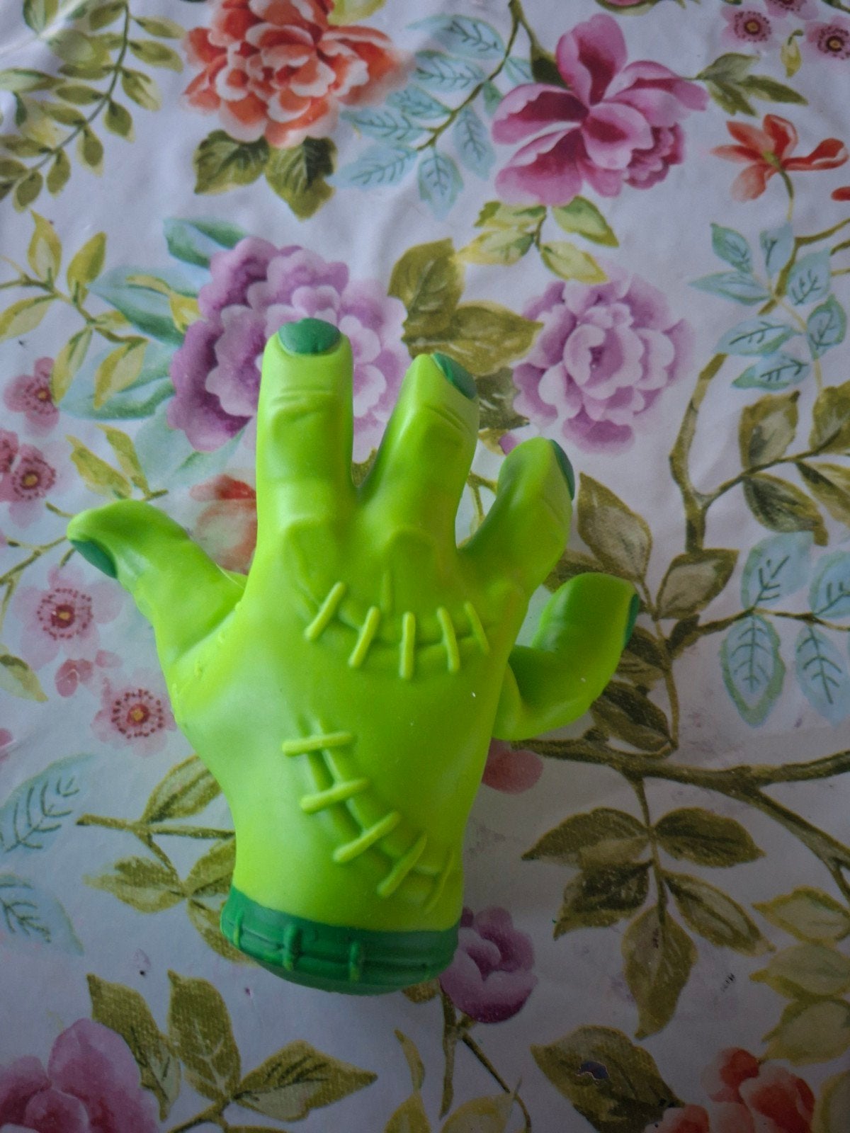Groene Squishy Hand van Intertoys - Gevuld met Zand, Ophalen of Verzenden, Gebruikt