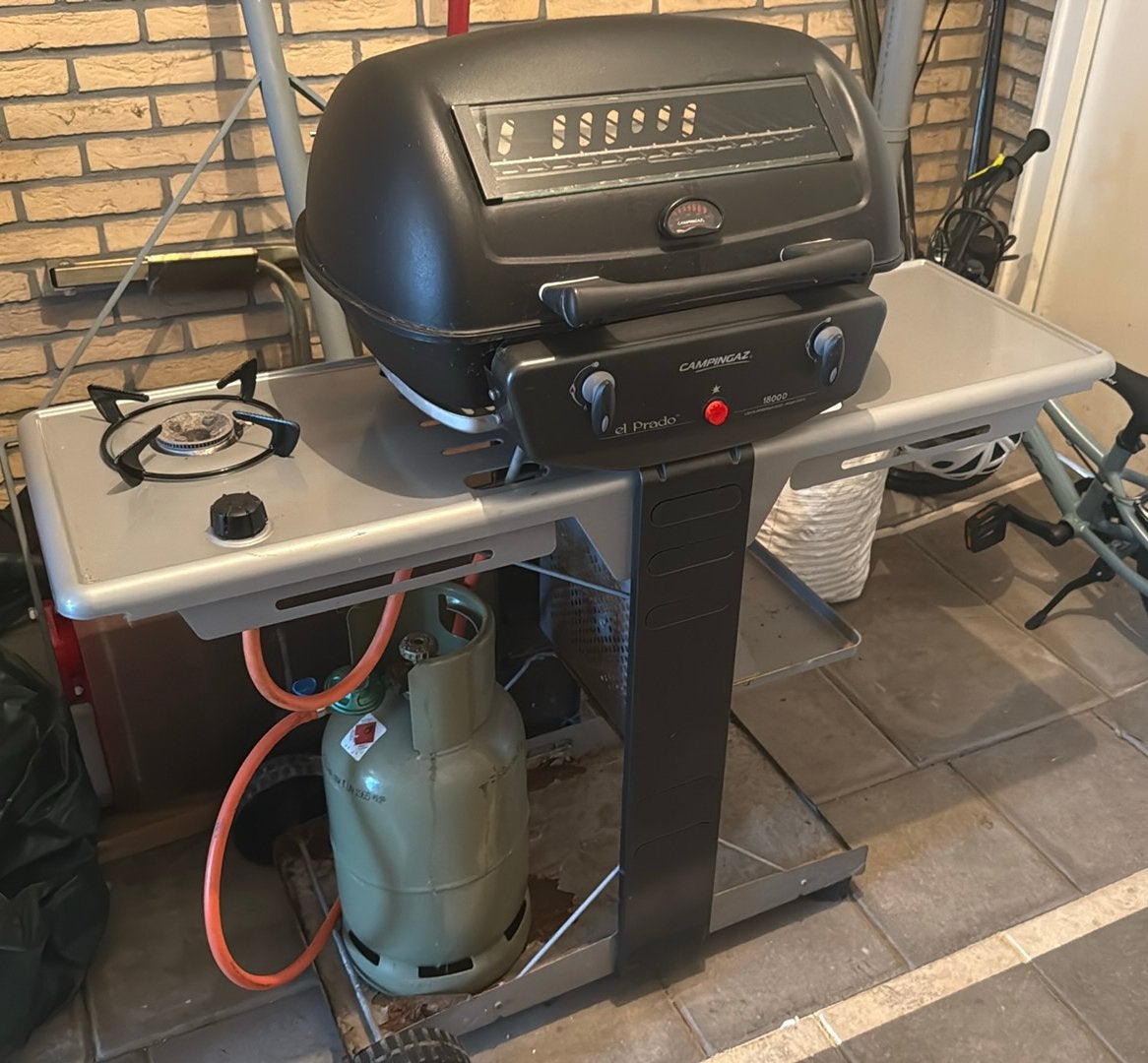 Gas barbecue met wok brander van het merk campinggaz, Ophalen, Gebruikt