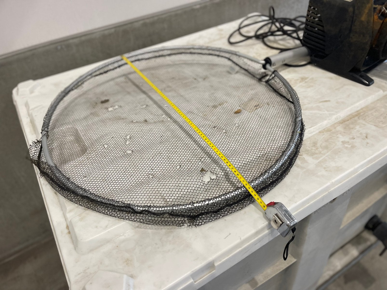 Groot koi schepnet met steel, Ophalen
