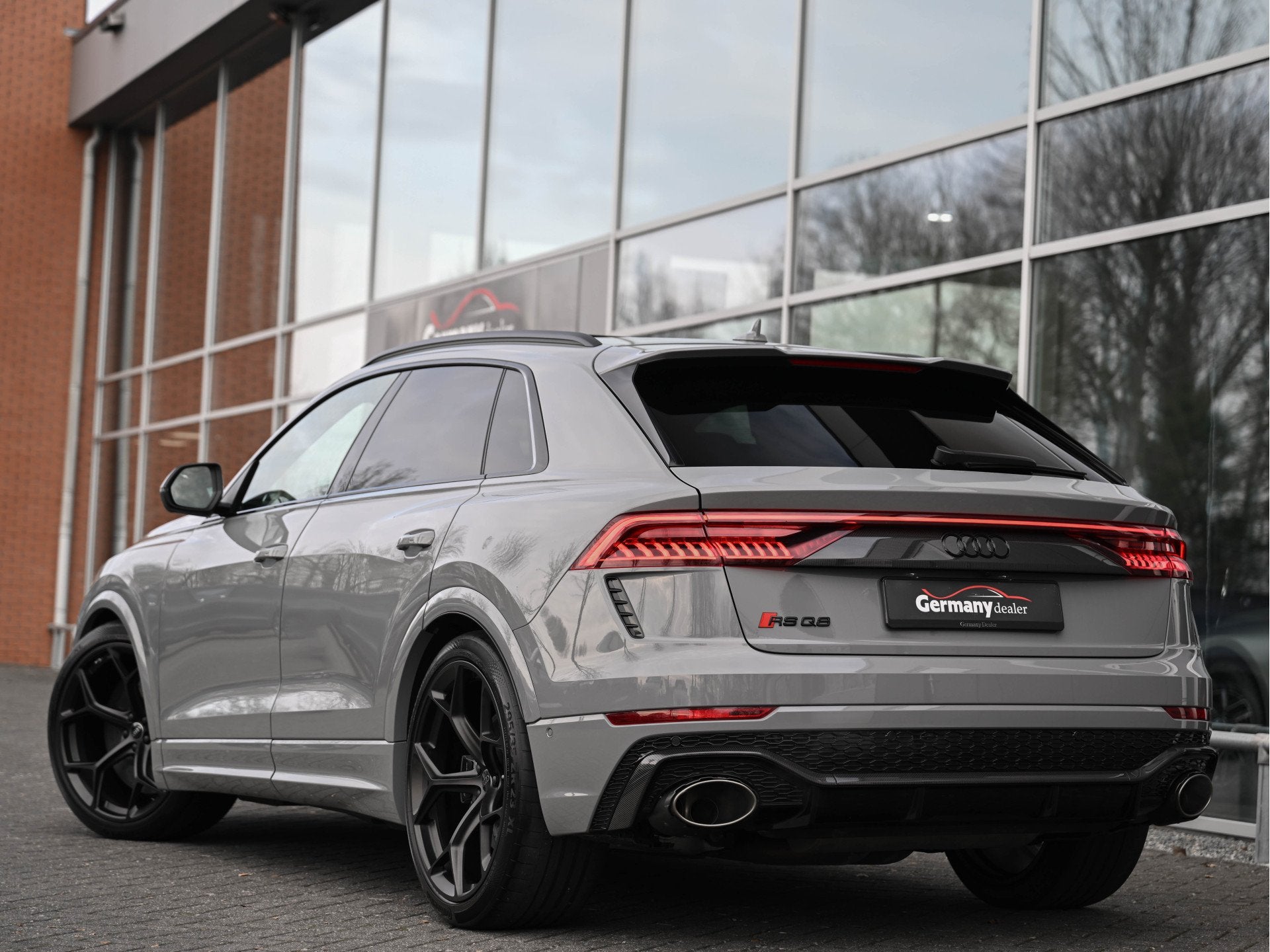 Audi RSQ8 4.0 TFSI 600PK quattro Akrapovič Nardo Ceramic 2x, Auto's, Audi, Dealer onderhouden, Gebruikt, Met garantie (alle), 600 pk