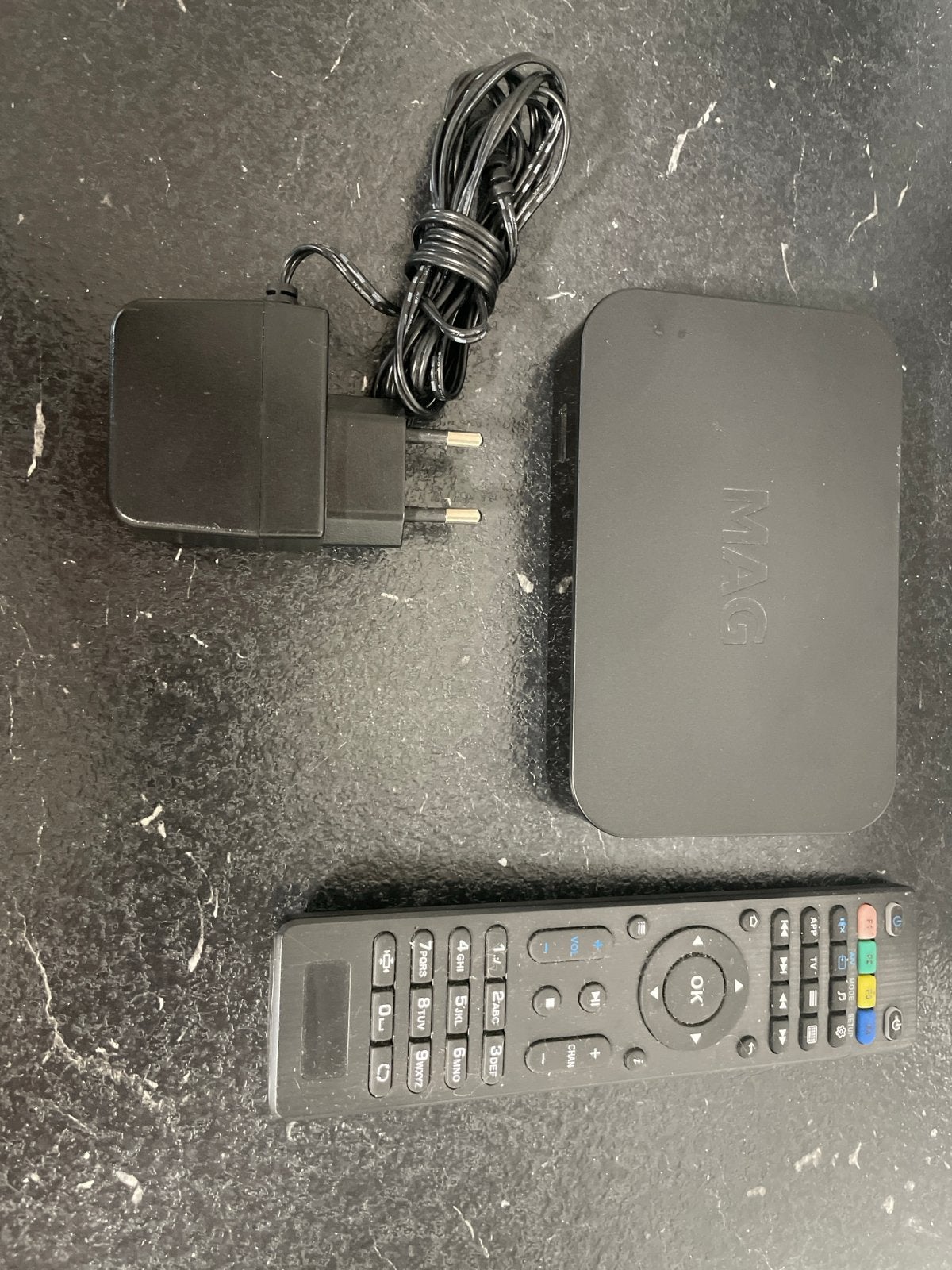 MAG IPTV Box met afstandsbediening en adapter, Ophalen of Verzenden, Gebruikt, HDMI, Zonder harde schijf