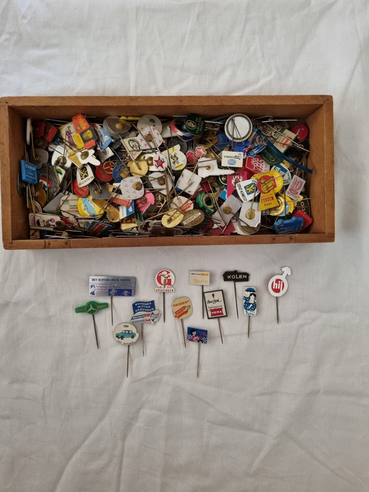Heleboel speldjes, erg oud, Verzamelen, Ophalen of Verzenden, Gebruikt, Overige onderwerpen