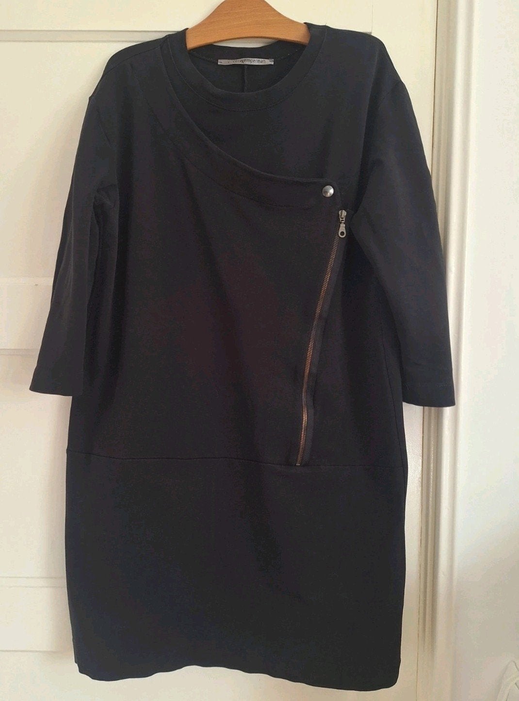 Cora Kemperman Zwarte Jurk Maat L met Ritsdetail, Kleding | Dames, Verzenden, Zwart, Maat 42/44 (L), Cora Kemperman