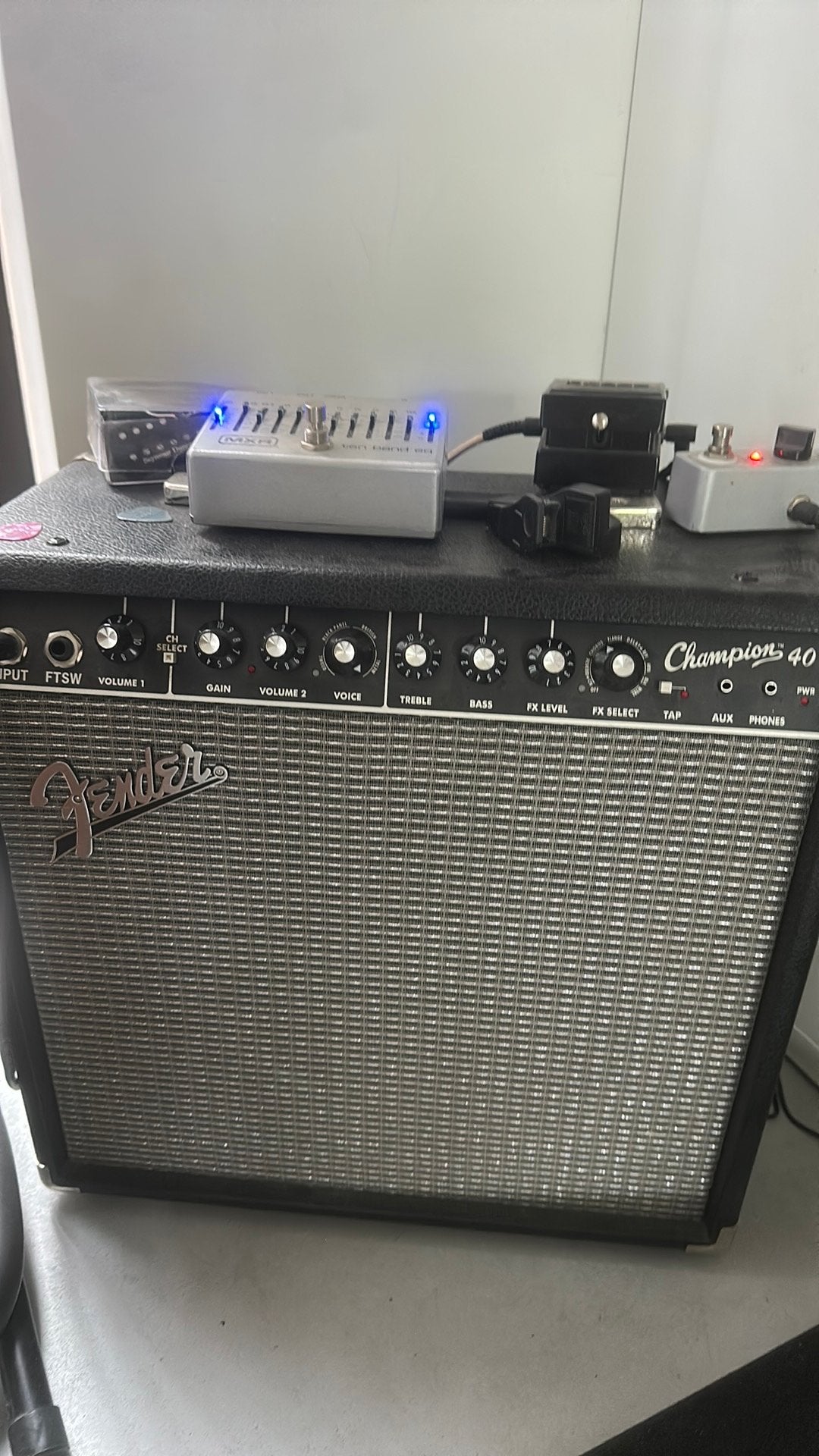 Fender champion 40 met overdrive, noise killer en mxr 10band, Muziek en Instrumenten, Ophalen of Verzenden, Zo goed als nieuw