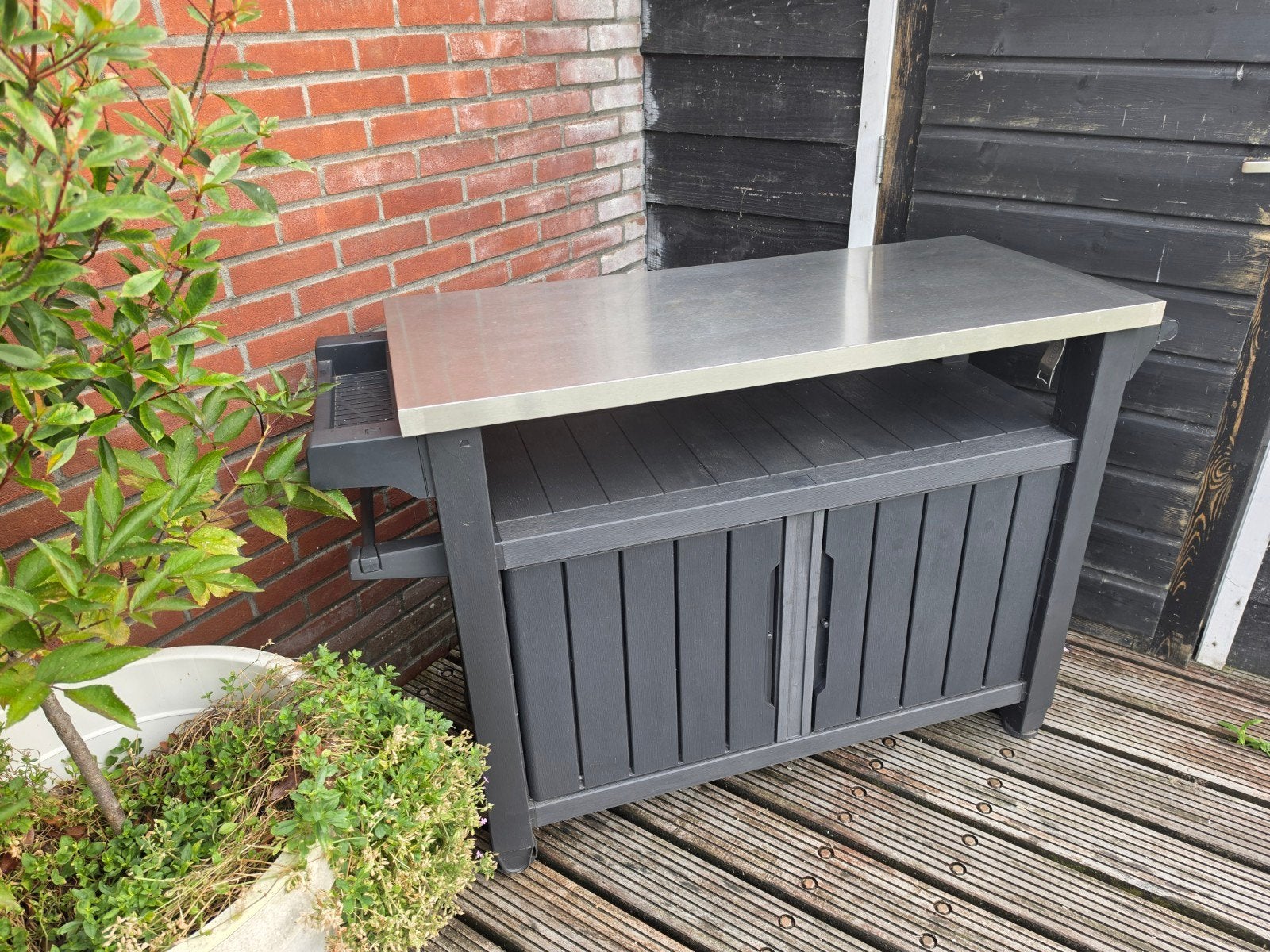 Buitenkeuken / BBQ-tafel met RVS blad en opbergruimte, Ophalen, Gebruikt, Gas, Vrijstaand