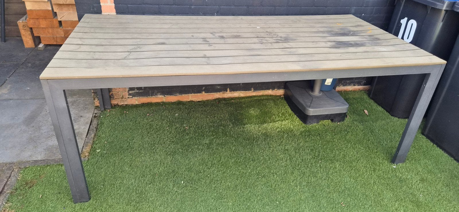 Grote tuintafel met houten blad en metalen onderstel, Ophalen, Gebruikt, Rechthoekig, Hout