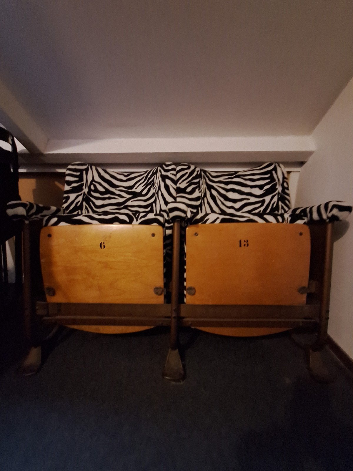Bioscoopstoelen uit jaren 1920/1930, Ophalen, Gebruikt, Twee, Wit