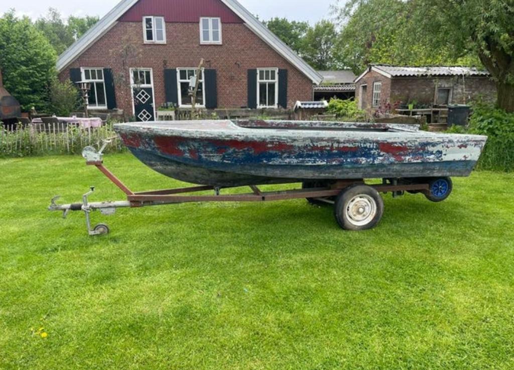 polyester werkboot / Visboot + trailer, boot opknapper, Watersport en Boten, Suppen, Gebruikt, SUP-boards, Ophalen