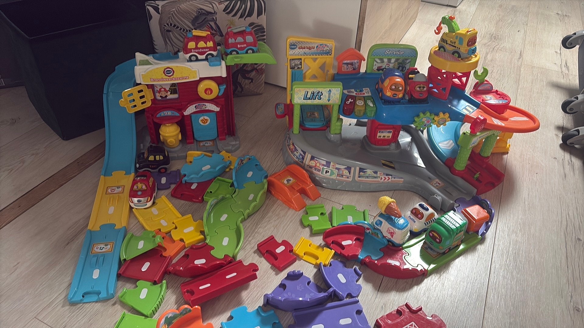 Vtech toet toet brandweerkazerne en garage, Kinderen en Baby's, Speelgoed | Vtech, Ophalen, Gebruikt, 2 tot 4 jaar
