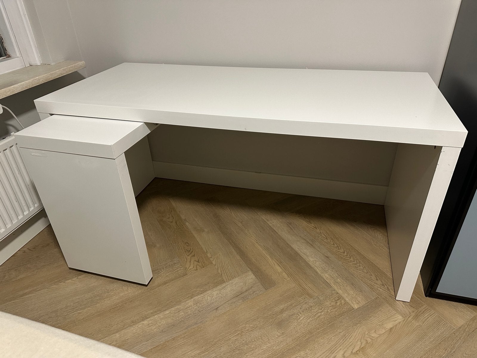 IKEA MALM Bureau met uittrekbaar blad, wit, 151x65 cm, Ophalen, Gebruikt, 65 cm, Spaanplaat of MDF