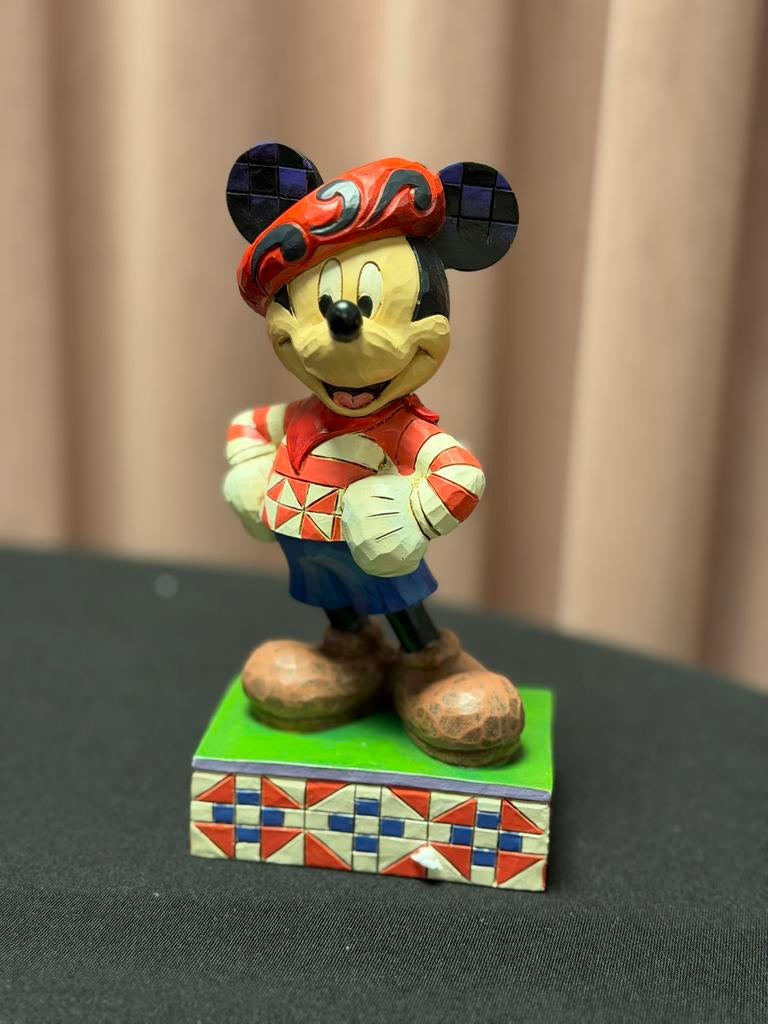 Disney Traditions Mickey Mouse ‘Greetings from France’, Verzamelen, Beelden en Beeldjes, Ophalen of Verzenden, Zo goed als nieuw