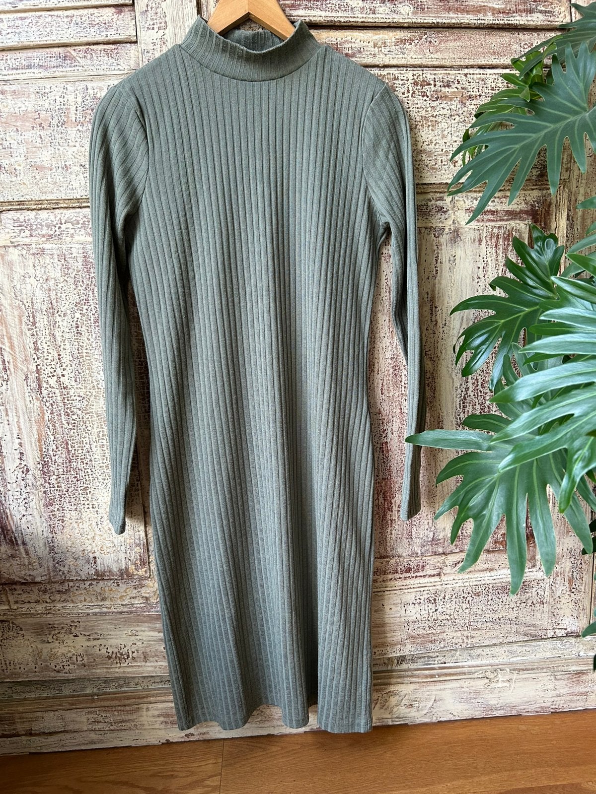 NA-KD groene jurk mast M midi dress, Kleding | Dames, Jurken, Maat 38/40 (M), Ophalen of Verzenden, Zo goed als nieuw, Onder de knie