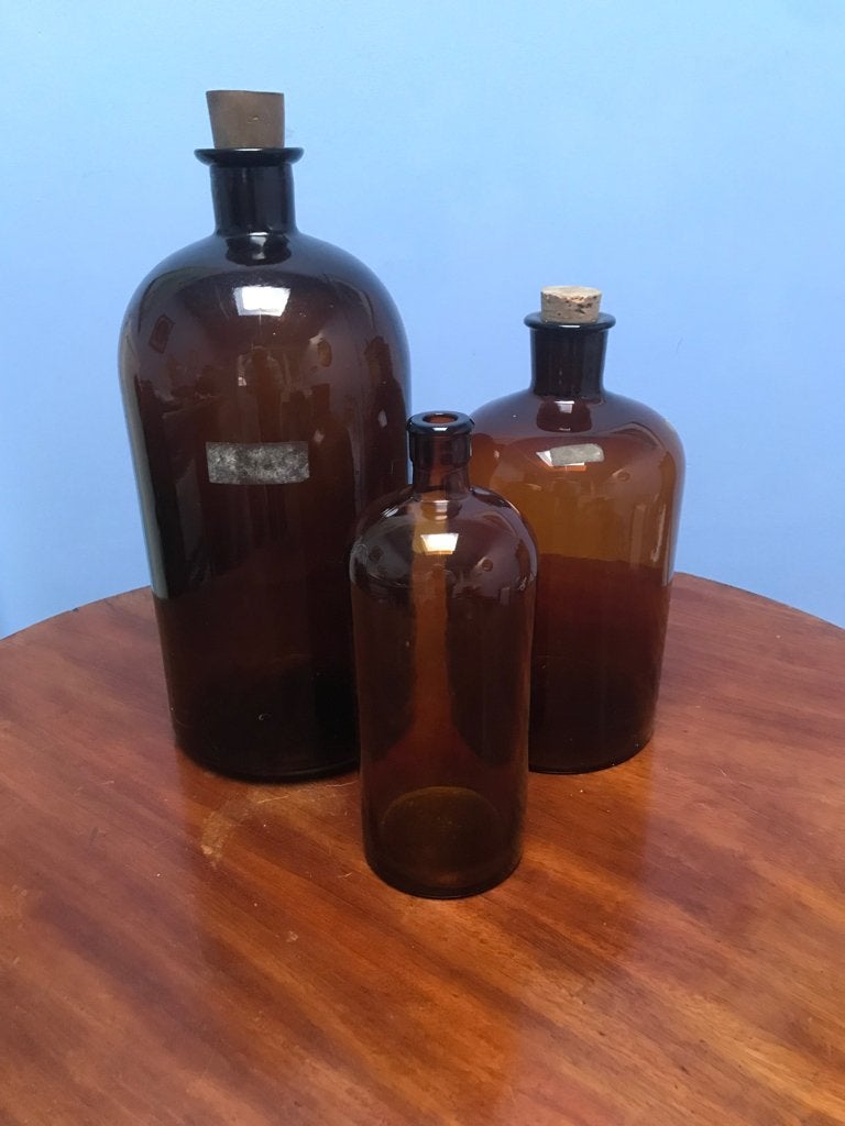 3 Grote apothekers flessen gemaakt van bruin glas., Ophalen of Verzenden