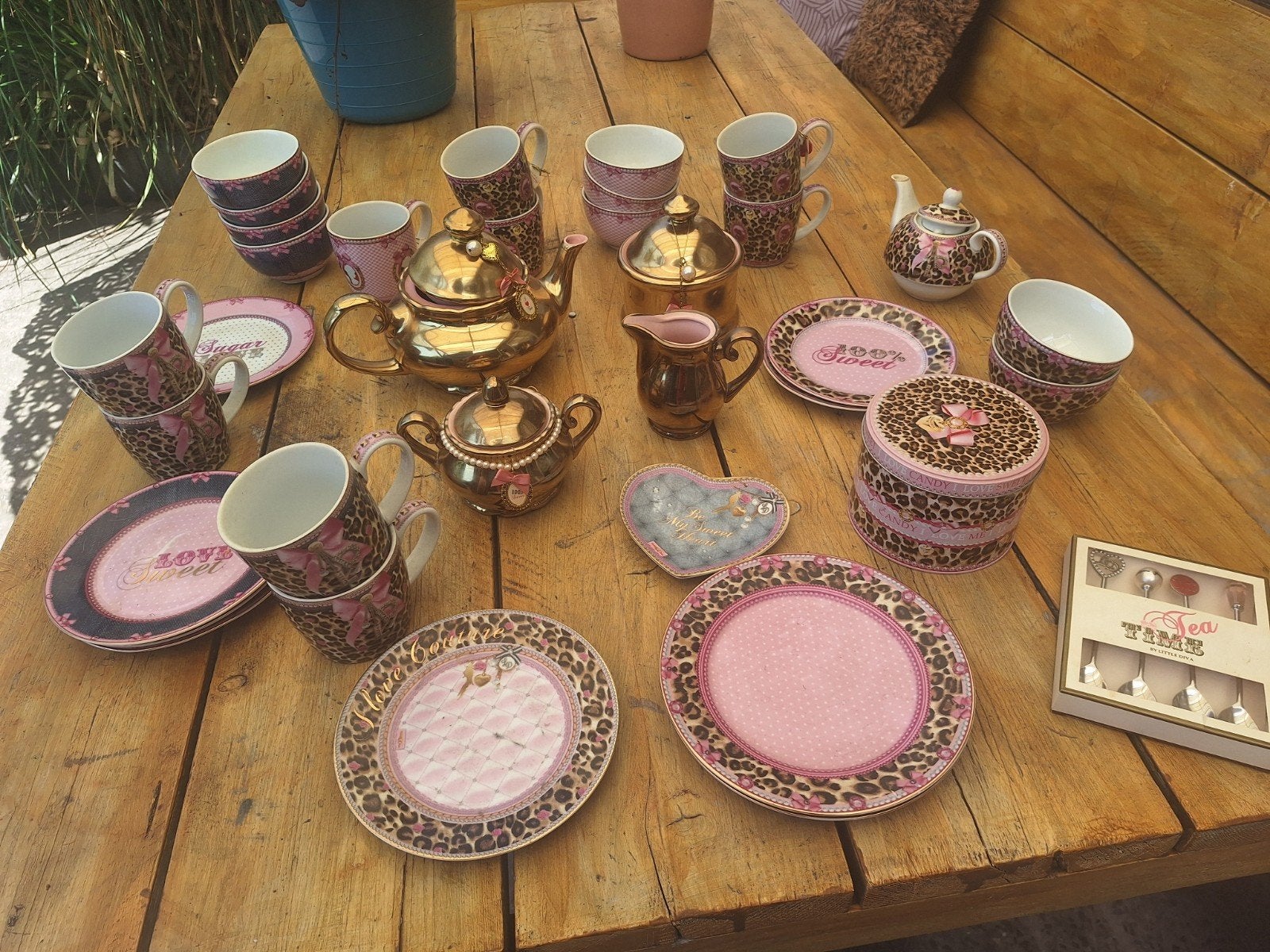 Little Diva servies, Huis en Inrichting, Keuken | Servies, Ophalen, Zo goed als nieuw, Bord(en), Overige stijlen