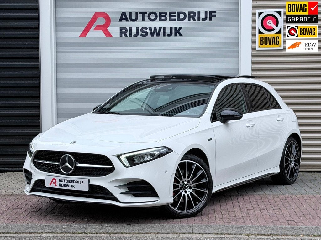 Mercedes-Benz A-klasse 250 e AMG Line Pano/AR/sfeer/Camera, Auto's, Mercedes-Benz, 12 maanden, Gebruikt, 4 cilinders, Alcantara