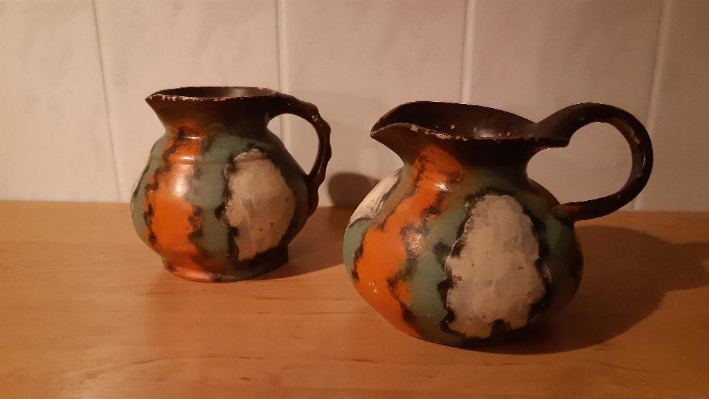 2 oude vaasjes / kruiken/ schenkkan bruin/groen/oranje, Ophalen of Verzenden, Gebruikt, Overige kleuren