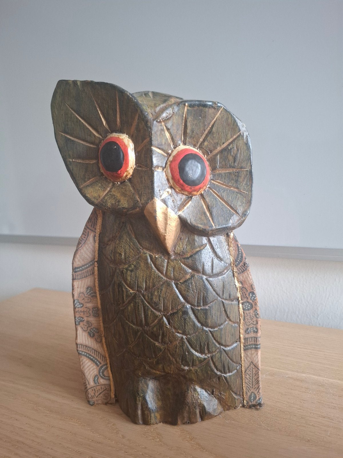 Handgesneden houten uil, Minder dan 20 cm, Handgemaakt, Ophalen of Verzenden, Beeld