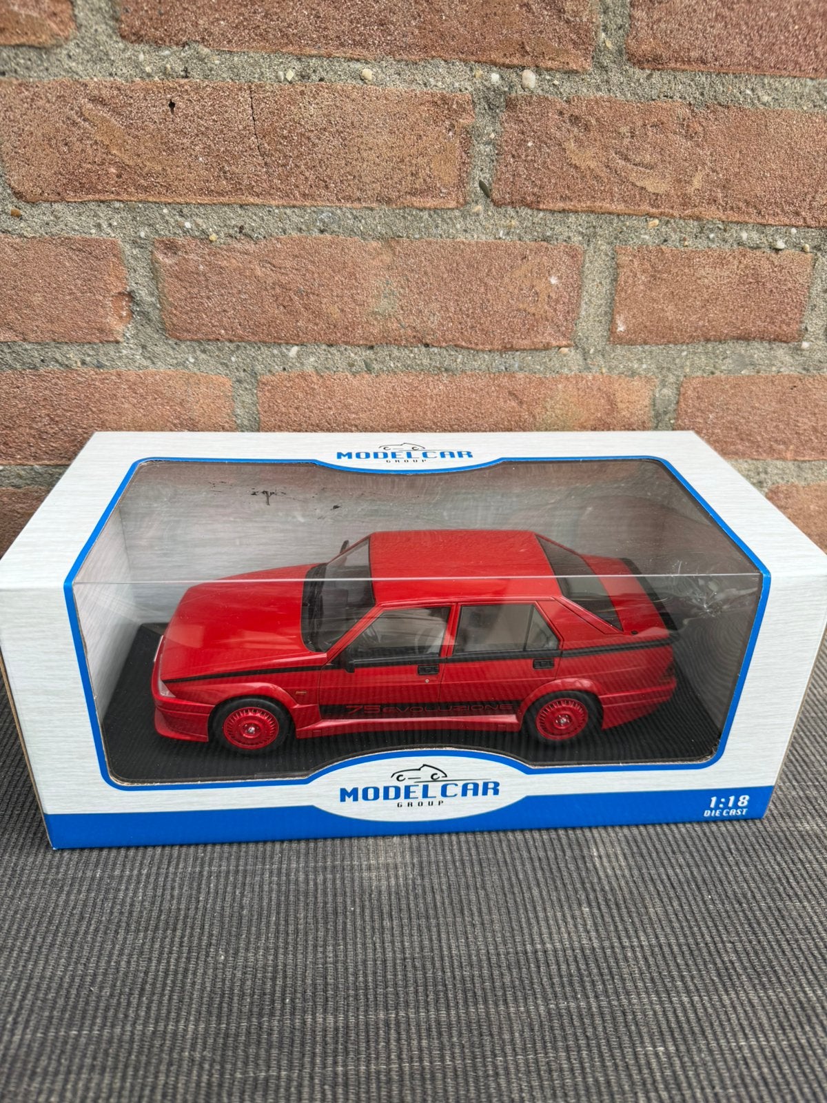 1:18 MCG Alfa Romeo 75 Turbo Evoluzione **NIEUW** 59,95, Hobby en Vrije tijd, Ophalen of Verzenden, Nieuw, Auto, Overige merken