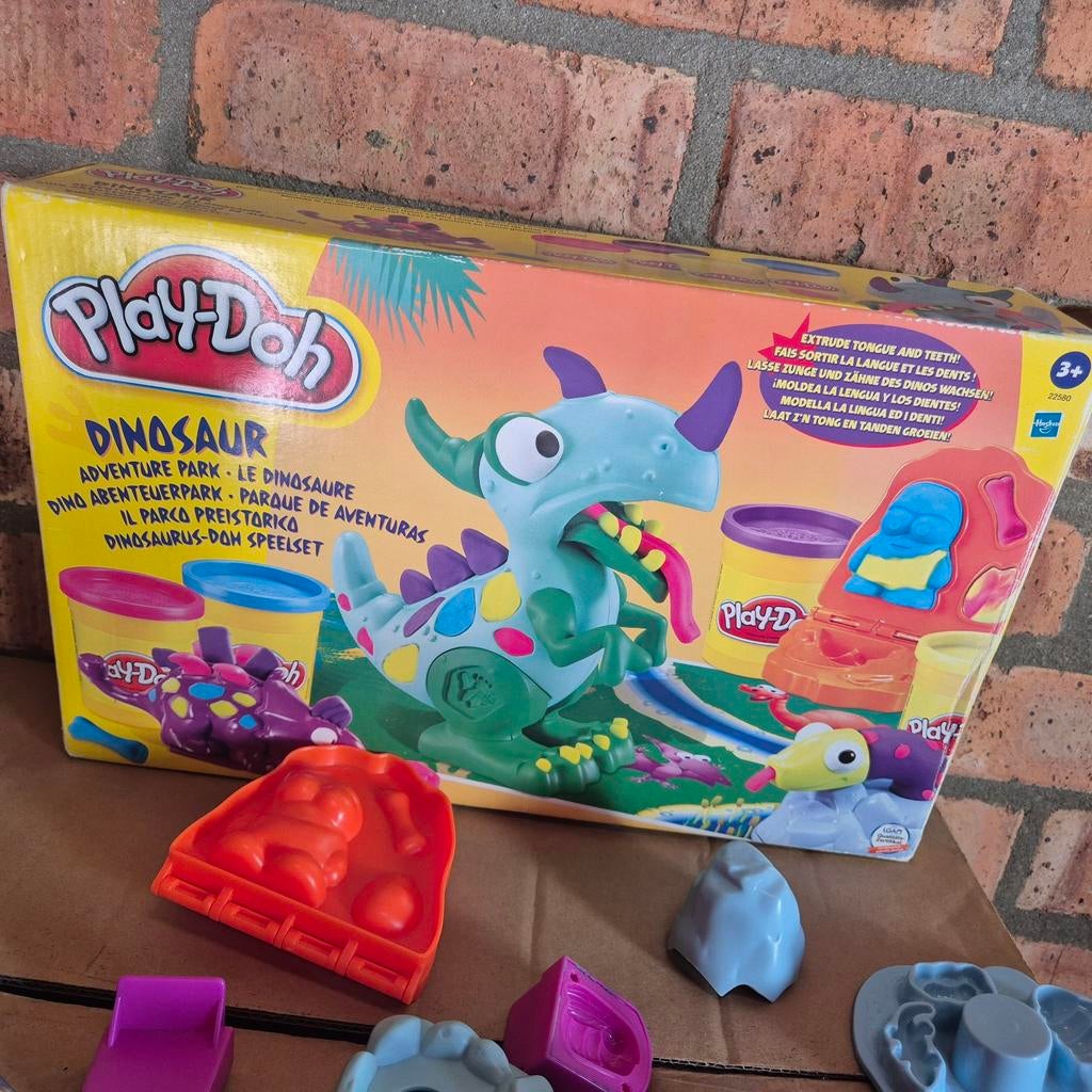 Play-Doh Dinosaur Adventure Park Klei Speelset, Ophalen of Verzenden, Zo goed als nieuw, Knutselen