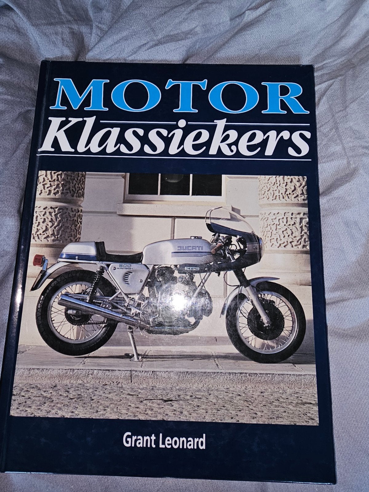 Elmore Leonard - Motor klassiekers, Boeken, Ophalen, Zo goed als nieuw, Elmore Leonard