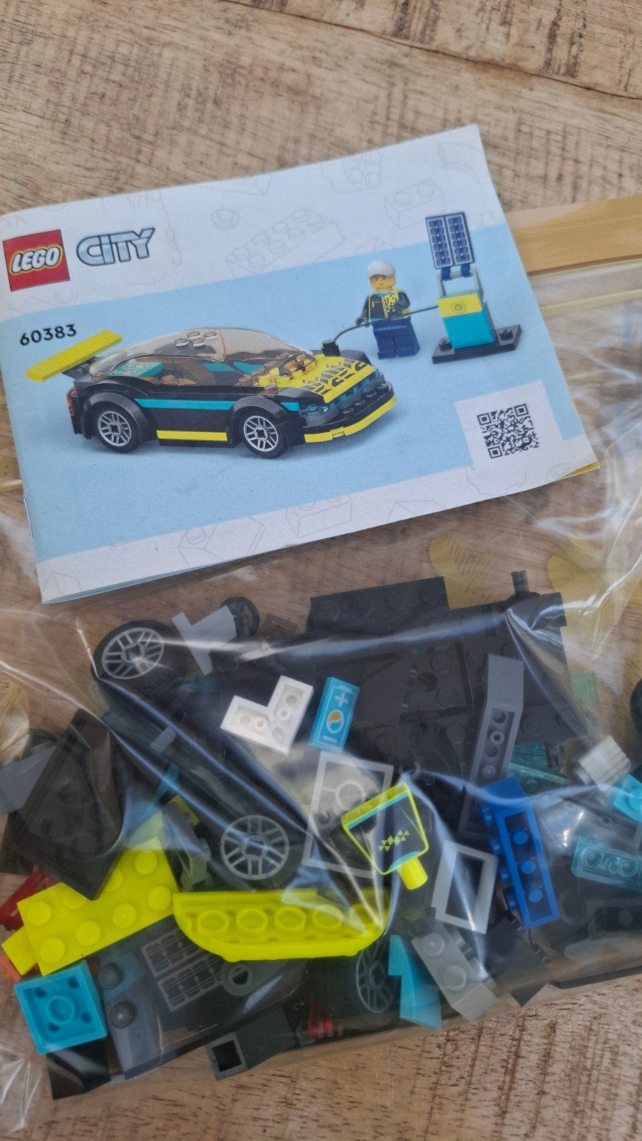 LEGO City 60383 Elektrische Sportwagen met Coureur, Ophalen, City, Lego, Compleet