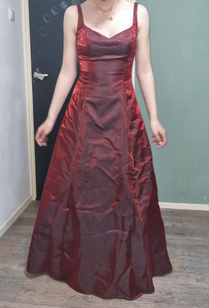 Mooie wijnrode galajurk in maat S/36, Kleding | Dames, Gelegenheidskleding, Zo goed als nieuw, Maat 36 (S), Zwart, Ophalen of Verzenden