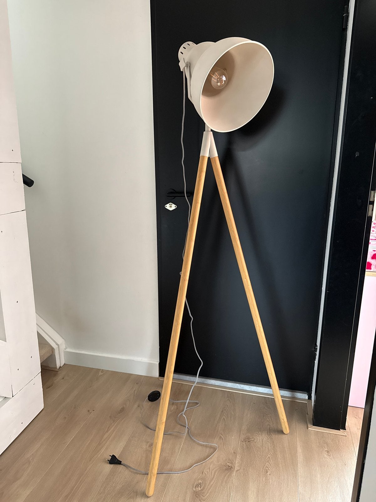 Stijlvolle vloerlamp met beige kap, Ophalen, Zo goed als nieuw, Hout, 100 tot 150 cm