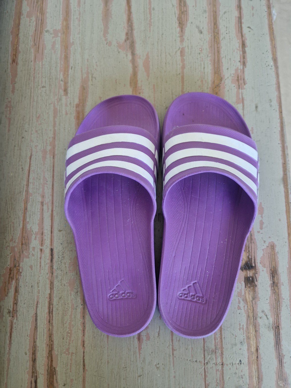 Adidas Adilette slippers paars - Maat 9, Slippers, Overige kleuren, Ophalen of Verzenden, Zo goed als nieuw