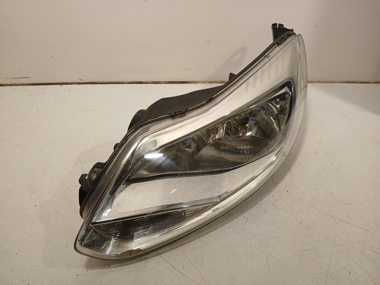 Koplamp links Ford Focus, Onderdelen@venauto.nl, Van der Ven Autorecycling B.V., Gebruikt, Ettenseweg 76, 4706 PB Roosendaal, The Netherlands