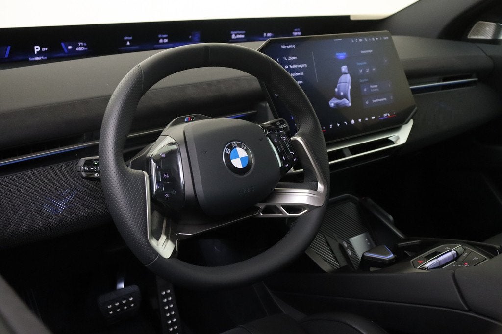 BMW iX3 50 xDrive M Sport / Trekhaak / Panoramadak / M Sport, Auto's, BMW, Gebruikt, Zwart, 2260 kg, Vierwielaandrijving